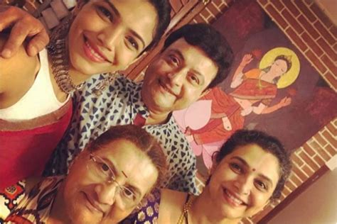 sachin pilgaonkar family photo